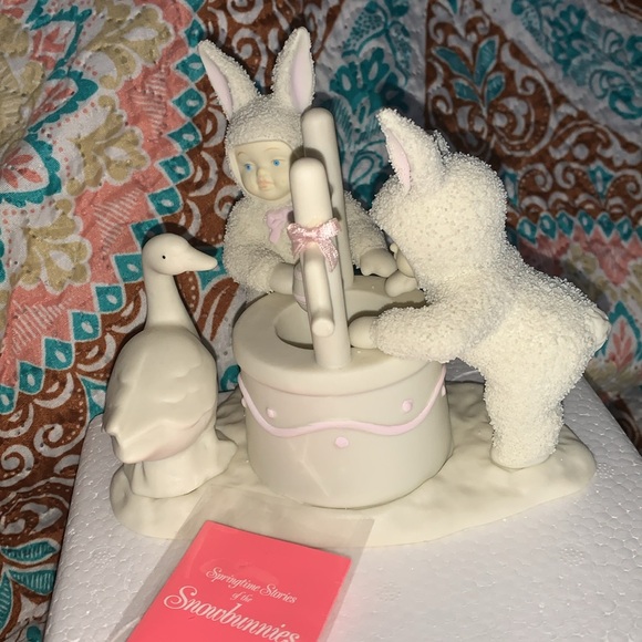 Snowbabies SPRINGTIME STORIES OF THE SNOWBUNNIES “WISHING YOU A HAPPY EASTER” - Picture 1 of 11